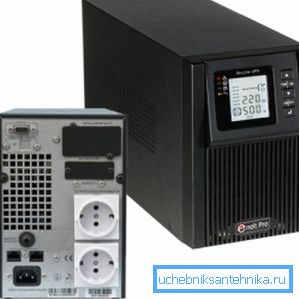 Fotoğrafta - elektrik kesintisi durumunda kazanın çalışmasını sağlayacak kesintisiz bir güç kaynağı Fotoğrafta - bir elektrik kesintisi durumunda kazanın çalışmasını sağlayacak kesintisiz bir güç kaynağı,