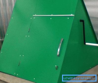 Fotoğrafta: metal kuyular için oldukça hafif ama çok dayanıklı kapakları çıkıyor Fotoğrafta: metal kuyular için oldukça hafif ama çok dayanıklı kapakları çıkıyor