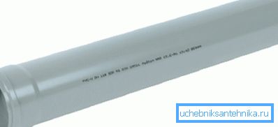 Fotoğrafta - 110 mm çapa sahip kanalizasyon borusu Fotoğrafta - 110 mm çapa sahip kanalizasyon borusu