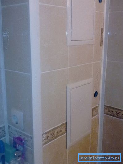 Bir fotoğrafta - kanalizasyon boruları için bir kutu Bir fotoğrafta - kanalizasyon boruları için bir kutu