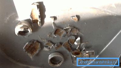 Karo üzerine düştükten sonra fotoğraf sulama silindiri üzerinde Karo üzerine düştükten sonra fotoğraf sulama silindiri üzerinde
