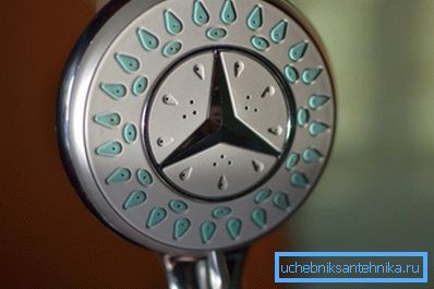 Fotoğrafta - lastik nozullar ve bir mod anahtarı ile bir sulama olabilir. Fotoğrafta - lastik nozullar ve bir mod anahtarı ile bir sulama olabilir.