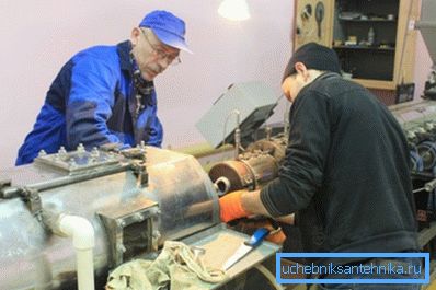Polimer boru üretimi için fotoğraf hattında Polimer boru üretimi için fotoğraf hattında