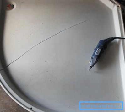 Fotoğrafta: çatlağın yüzeyin büyük bir kısmının üzerinde dağılmasını beklememek daha iyidir, işe daha erken başlarsanız, daha iyi Fotoğrafta: çatlağın yüzeyin büyük bir kısmının üzerinde dağılmasını beklememek daha iyidir, işe daha erken başlarsanız, daha iyi