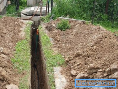 Fotoğrafta - kaynağa sığ bir çukur Fotoğrafta - kaynağa sığ bir çukur