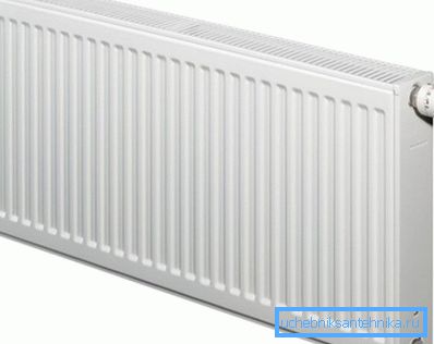 Fotoğrafta, termostat yüklü bir ısıtma cihazı.