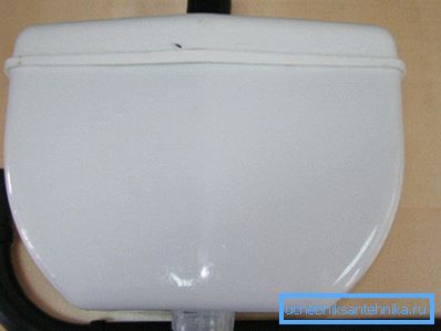 Fotoğrafta - Sovyet tipi plastik tank Fotoğrafta - Sovyet tipi plastik tank