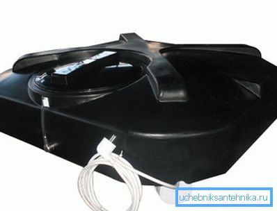 Fotoğrafta - 150 l ısıtmalı duş için plastik bir tank. Fotoğrafta - 150 l ısıtmalı duş için plastik bir tank.