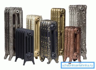 Fotoğraf klasik bir modelle modern modeli göstermektedir.