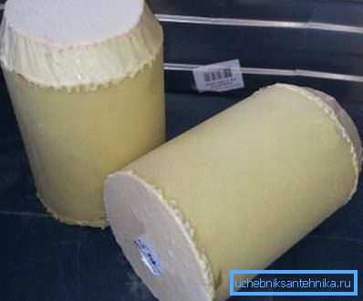 Fotoğrafta - su borularını temizlemek için köpük pistonlar. Fotoğrafta - su borularını temizlemek için köpük pistonlar.