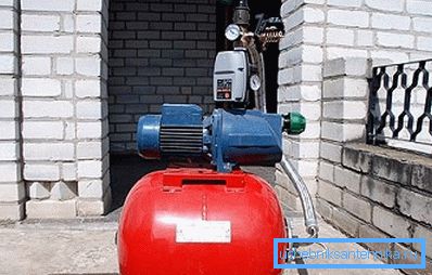 Fotoğraf yüzeyi pompalama istasyonunda. Fotoğraf yüzeyi pompalama istasyonunda.