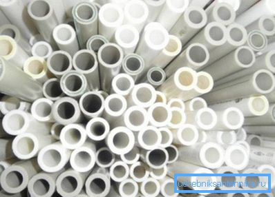 Fotoğraf, iletişim sistemleri için plastik ürünleri göstermektedir. Fotoğraf, iletişim sistemleri için plastik ürünleri göstermektedir.