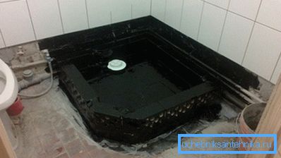 Fotoğrafta - bitüm sakız ile su yalıtımı örneği Fotoğrafta - bitüm sakız ile su yalıtımı örneği