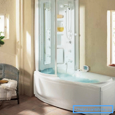 Fotoğrafta tam banyo ve duşu birleştiren bir örnek Fotoğrafta tam banyo ve duşu birleştiren bir örnek