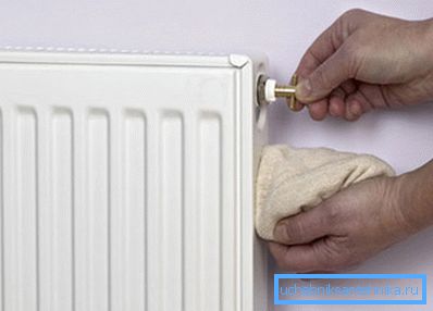 Fotoğrafta: yukarı ve futorki uçlarında kaldırmak Fotoğrafta: yukarı ve futorki uçlarında kaldırmak