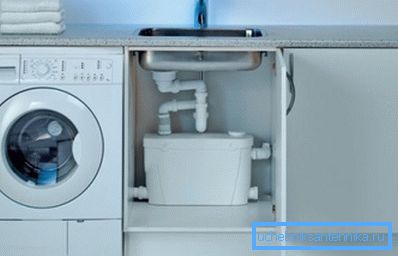 Fotoğrafta - lavabonun altında pompanın mutfak modifikasyonu yerleştirme Fotoğrafta - lavabonun altında pompanın mutfak modifikasyonu yerleştirme