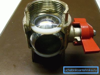 Fotoğrafta - çekmede küresel vana Fotoğrafta - çekmede küresel vana