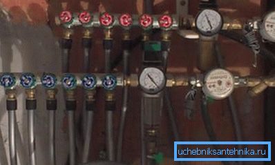 Fotoğrafta - basınç sensörleri ile tarak karmaşık bir versiyonu Fotoğrafta - basınç sensörleri ile tarak karmaşık bir versiyonu