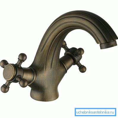 Fotoğrafta pirinç gövdeli lavabo bataryası gösteriliyor. Fotoğrafta pirinç gövdeli lavabo bataryası gösteriliyor.