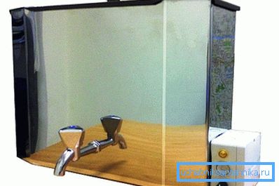 Fotoğrafta - elektrikli ısıtmalı çelik duvara monte lavabo. Fotoğrafta - elektrikli ısıtmalı çelik duvara monte lavabo.