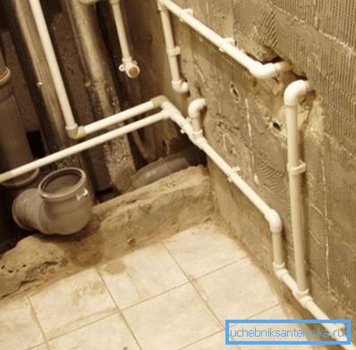 Fotoğrafta - CPD borularından boru hattı