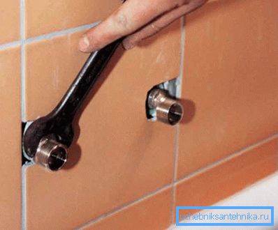 Fotoğrafta - eksantriklerin kurulumu. Fotoğrafta - eksantriklerin kurulumu.