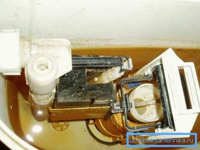 Fotoğraf, floatın küçük bir çarpıklığını gösteriyor. Fotoğraf, floatın küçük bir çarpıklığını gösteriyor.
