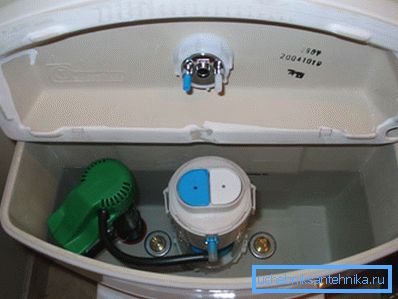 Fotoğrafta - bir buton ile tankın iç yapısı Fotoğrafta - bir buton ile tankın iç yapısı