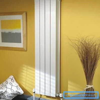 Fotoğrafta - uzun bir dar cihaz. Fotoğrafta - uzun bir dar cihaz.