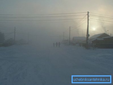 Fotoğrafta - kış günü Verkhoyansk'ta. Fotoğrafta - kış günü Verkhoyansk'ta.