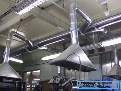 Bazı endüstrilerde, bu tür tesislerin varlığı, güvenlik veya işçinin korunması gereğidir. Bazı endüstrilerde, bu tür tesislerin varlığı, güvenlik veya işçinin korunması gereğidir.
