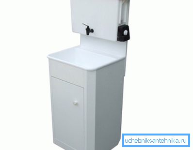 Isıtıcının mevcudiyeti tankın yan tarafında bulunan ek ünite ile kolayca belirlenebilir. Isıtıcının mevcudiyeti tankın yan tarafında bulunan ek ünite ile kolayca belirlenebilir.