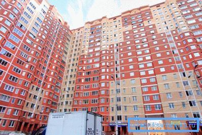 Isıtmalı apartman binalarını bulmak zorundayız.