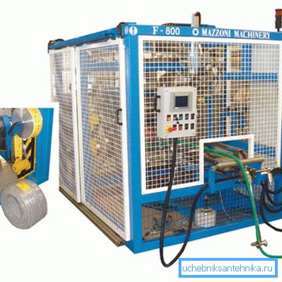 Sarıcı, bobinleri oluşturur ve bunları çok uygun bir şekilde paketler.