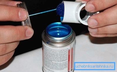 Sokete tutkal koymak. Sokete tutkal koymak.