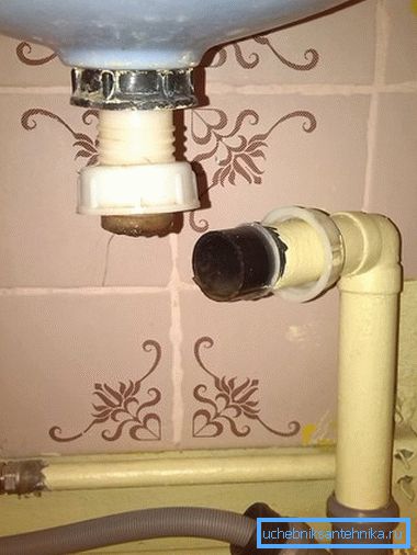 Boşaltma deliğini açık bırakmayın, atık gazlar zehirli olabilir. Boşaltma deliğini açık bırakmayın, atık gazlar zehirli olabilir.