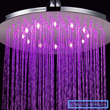 Banyo için entegre aydınlatma ile alışılmadık güzel üst duş Banyo için entegre aydınlatma ile alışılmadık güzel üst duş