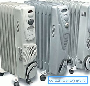 Bir yelpaze ile çeşitli modeller Bir yelpaze ile çeşitli modeller