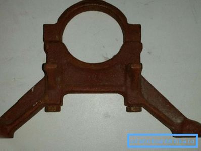 Yerdeki dökme demir radyatörlerin montajı için ayaklar Yerdeki dökme demir radyatörlerin montajı için ayaklar