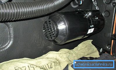 Araba içinde yüklü ısıtıcı Araba içinde yüklü ısıtıcı