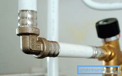 Sıhhi tesisat sisteminde sıkma bağlantısı