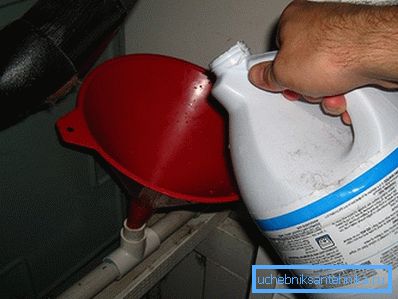 Boruları temizlerken kendi güvenliğinizle ilgilenmelisiniz. Boruları temizlerken kendi güvenliğinizle ilgilenmelisiniz.