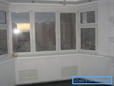 Radyatörlü alçıpan bataryanın nasıl kapatılacağı seçeneklerinden biri Radyatörlü alçıpan bataryanın nasıl kapatılacağı seçeneklerinden biri