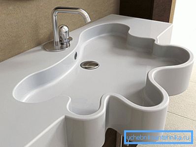 Lavabo tezgahının özgün tasarımı. Lavabo tezgahının özgün tasarımı.