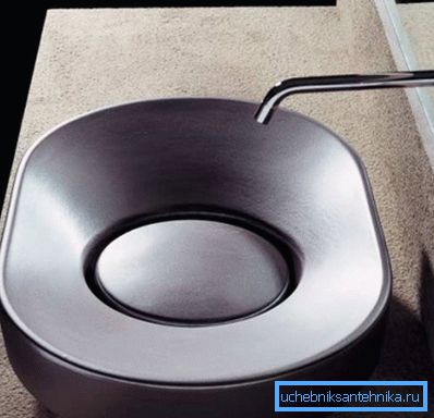Galvanizli lavabo 20L - banyo için iyi bir seçim. Galvanizli lavabo 20L - banyo için iyi bir seçim.