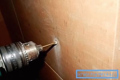 Lavabo tesisatı için delikler Lavabo tesisatı için delikler