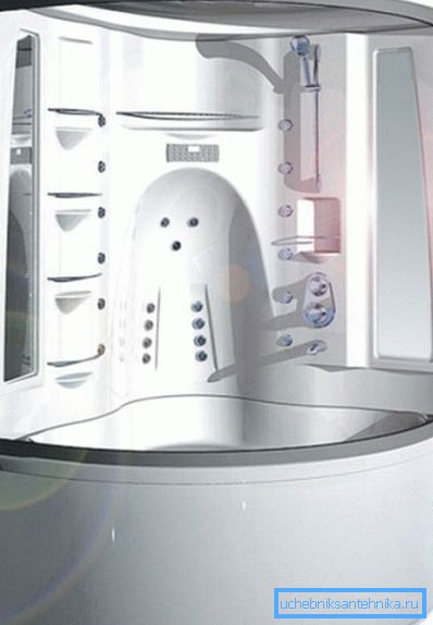 Buhar jeneratörü, doğaçlama bir banyo oluşturmak için bölmedeki optimum sıcaklık ve nemi elde etmeyi sağlar. Buhar jeneratörü, doğaçlama bir banyo oluşturmak için bölmedeki optimum sıcaklık ve nemi elde etmeyi sağlar.