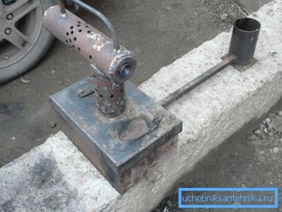 Fırın, servis istasyonunda kullanılmak üzere kendi elleriyle yaptı Fırın, servis istasyonunda kullanılmak üzere kendi elleriyle yaptı