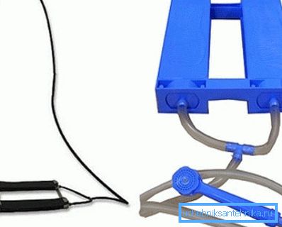 Pedal duşu, su kaynağını sulama kutusuna hızla organize etmenizi sağlar. Pedal duşu, su kaynağını sulama kutusuna hızla organize etmenizi sağlar.