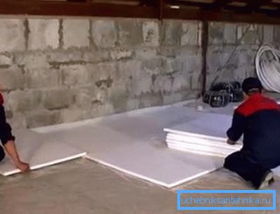Boruların döşenmesinden önce ısı yalıtım malzemesinin döşenmesi gereklidir. Boruların döşenmesinden önce ısı yalıtım malzemesinin döşenmesi gereklidir.